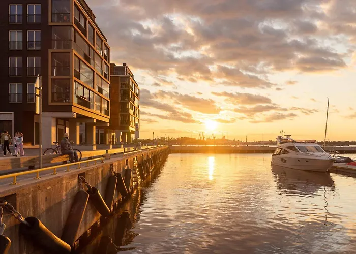 Luxury Living With Breathtaking Panoramic Views *